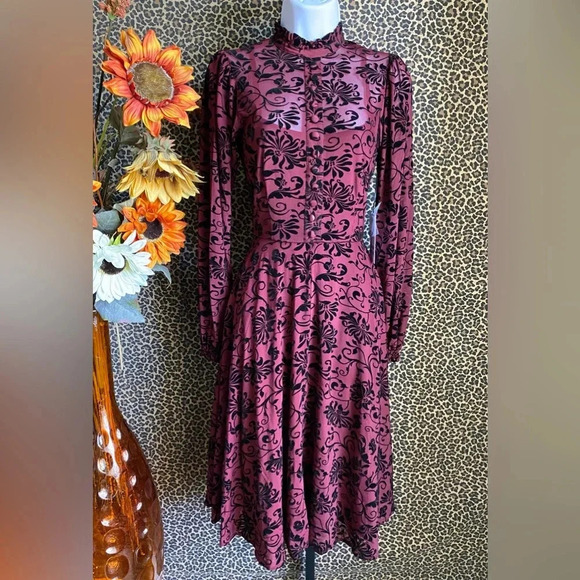 🦋B2G1🦋UNIQUE VINTAGE Burgundy Mesh and Black Floral Velvet Swing Dress | XS | - Picture 6 of 12